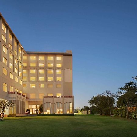 Ramada By Wyndham Jaipur Jaisinghpura Hotel Buitenkant foto