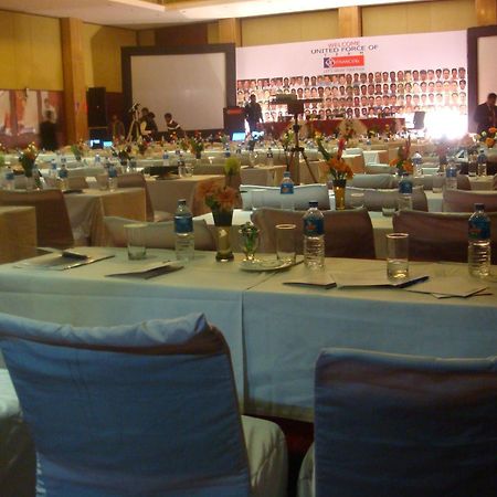 Ramada By Wyndham Jaipur Jaisinghpura Hotel Buitenkant foto