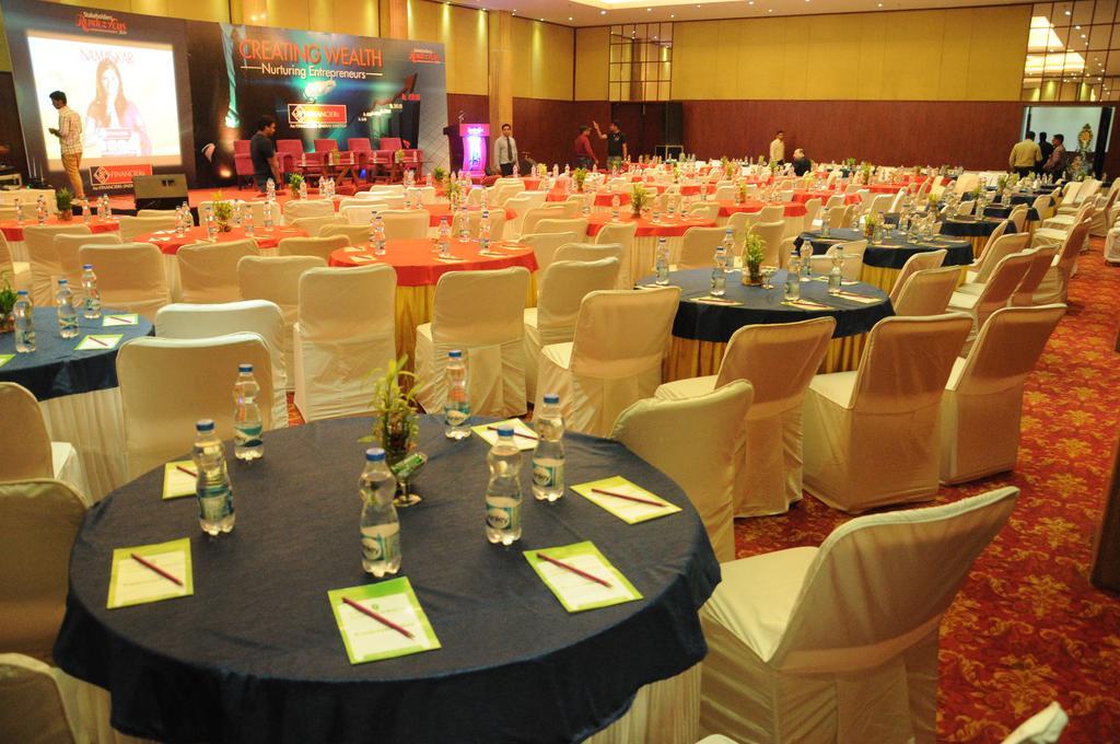 Ramada By Wyndham Jaipur Jaisinghpura Hotel Buitenkant foto