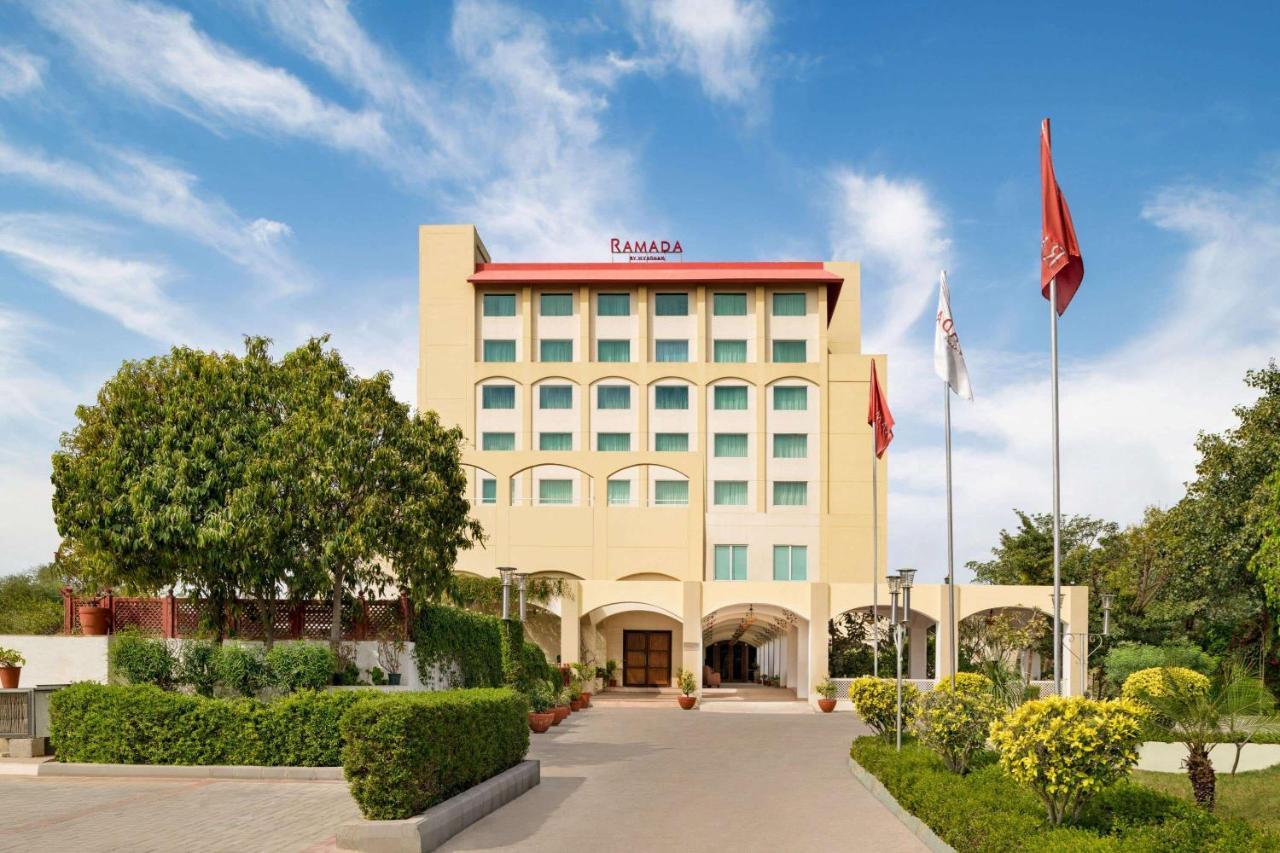 Ramada By Wyndham Jaipur Jaisinghpura Hotel Buitenkant foto