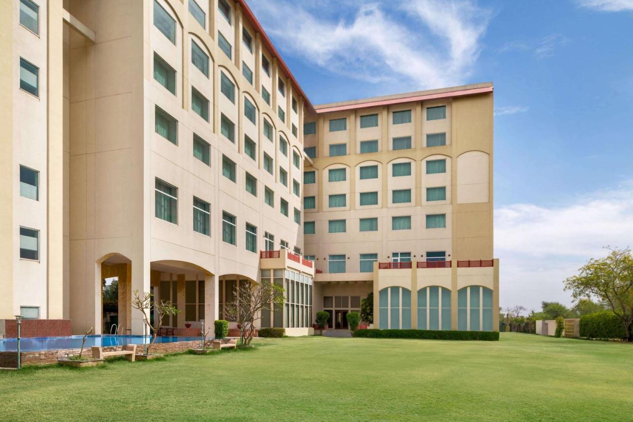Ramada By Wyndham Jaipur Jaisinghpura Hotel Buitenkant foto