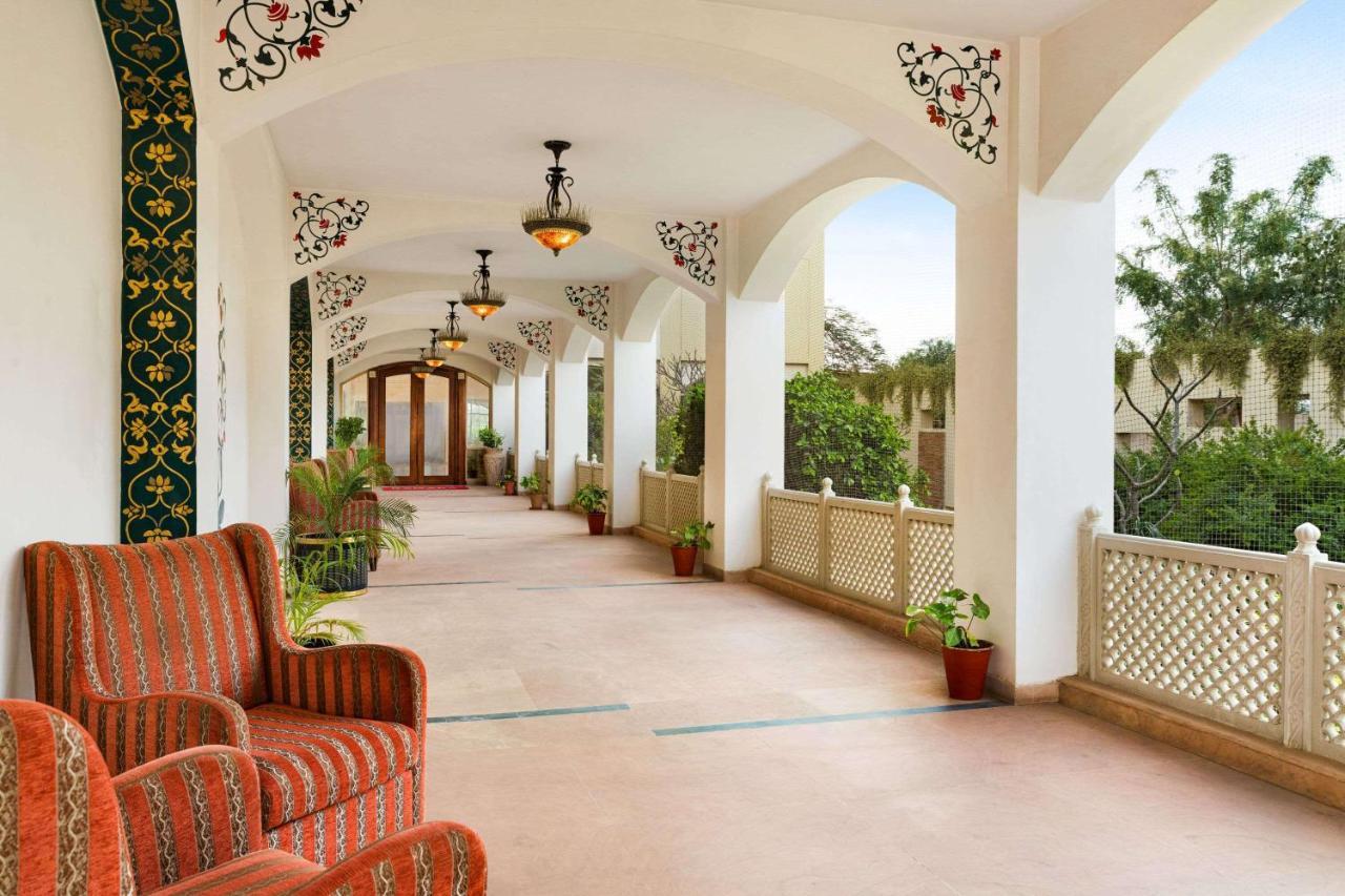 Ramada By Wyndham Jaipur Jaisinghpura Hotel Buitenkant foto