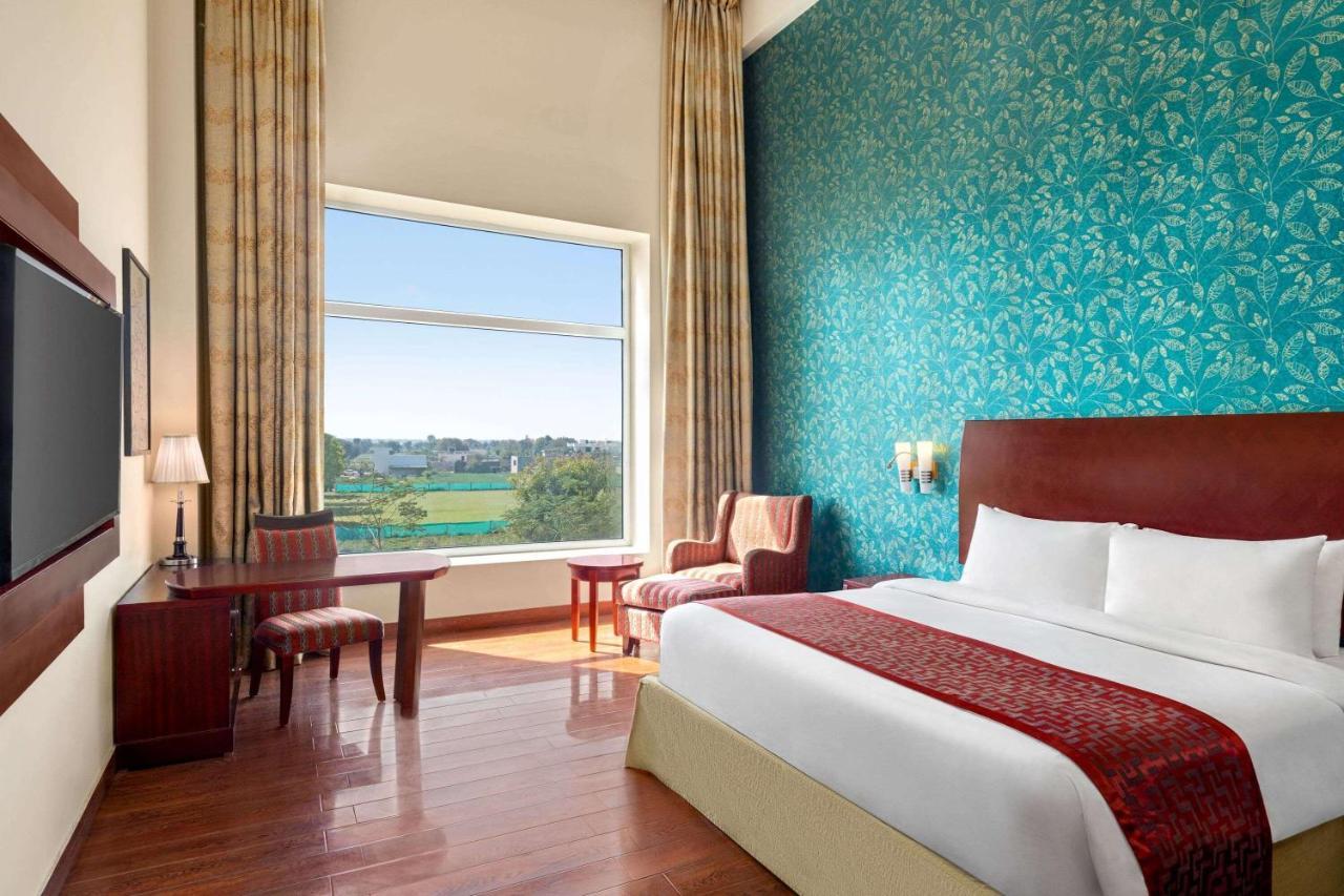 Ramada By Wyndham Jaipur Jaisinghpura Hotel Buitenkant foto