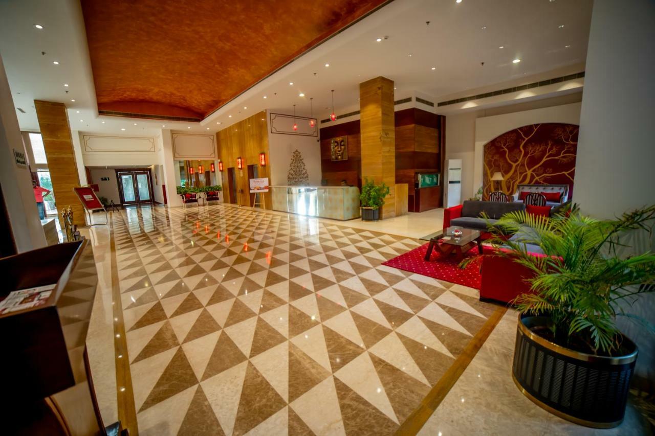 Ramada By Wyndham Jaipur Jaisinghpura Hotel Buitenkant foto