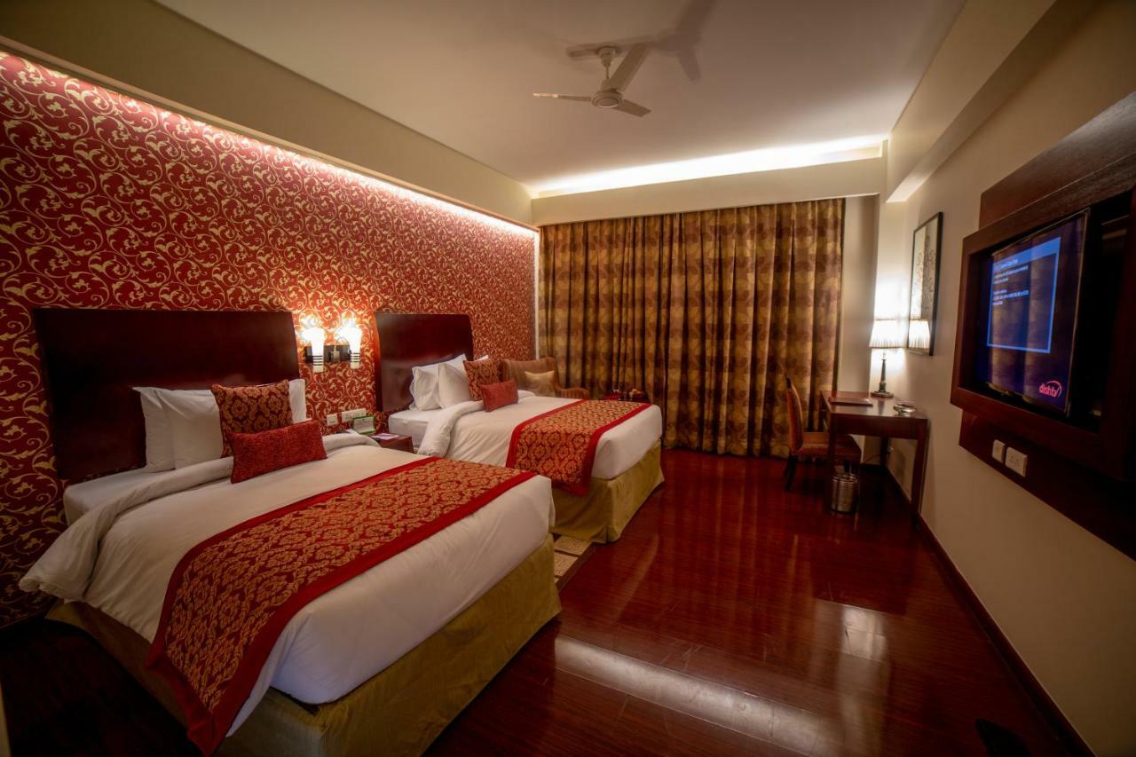 Ramada By Wyndham Jaipur Jaisinghpura Hotel Buitenkant foto