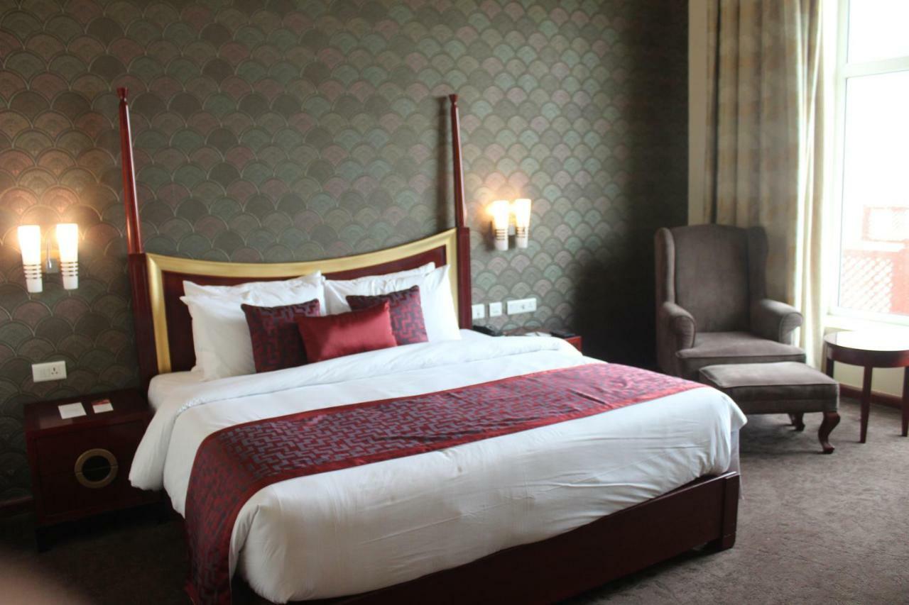 Ramada By Wyndham Jaipur Jaisinghpura Hotel Buitenkant foto