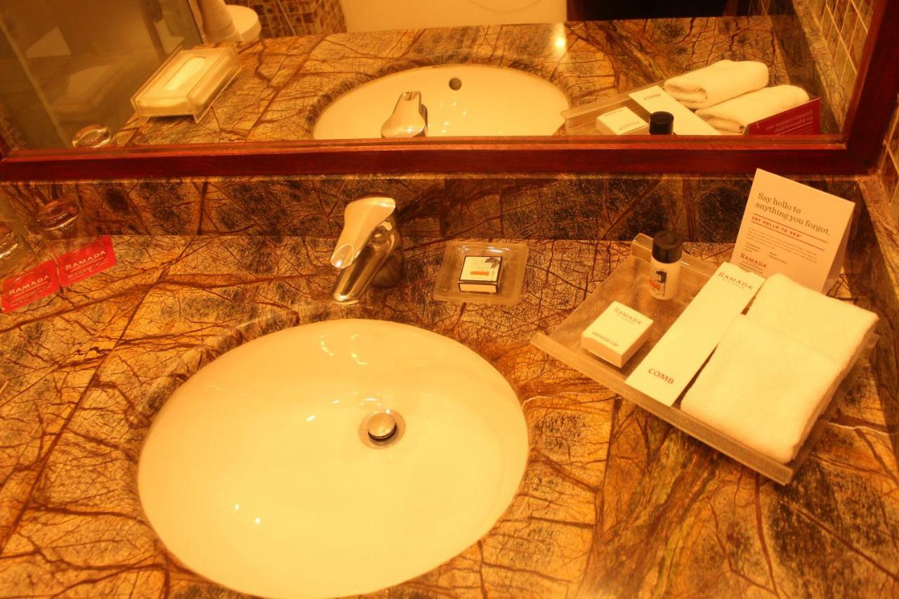 Ramada By Wyndham Jaipur Jaisinghpura Hotel Buitenkant foto