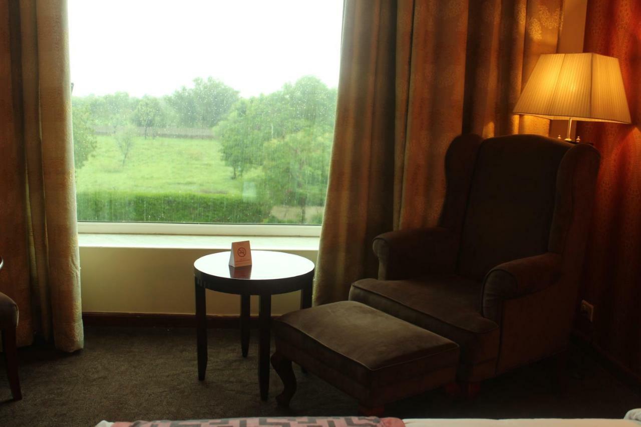 Ramada By Wyndham Jaipur Jaisinghpura Hotel Buitenkant foto