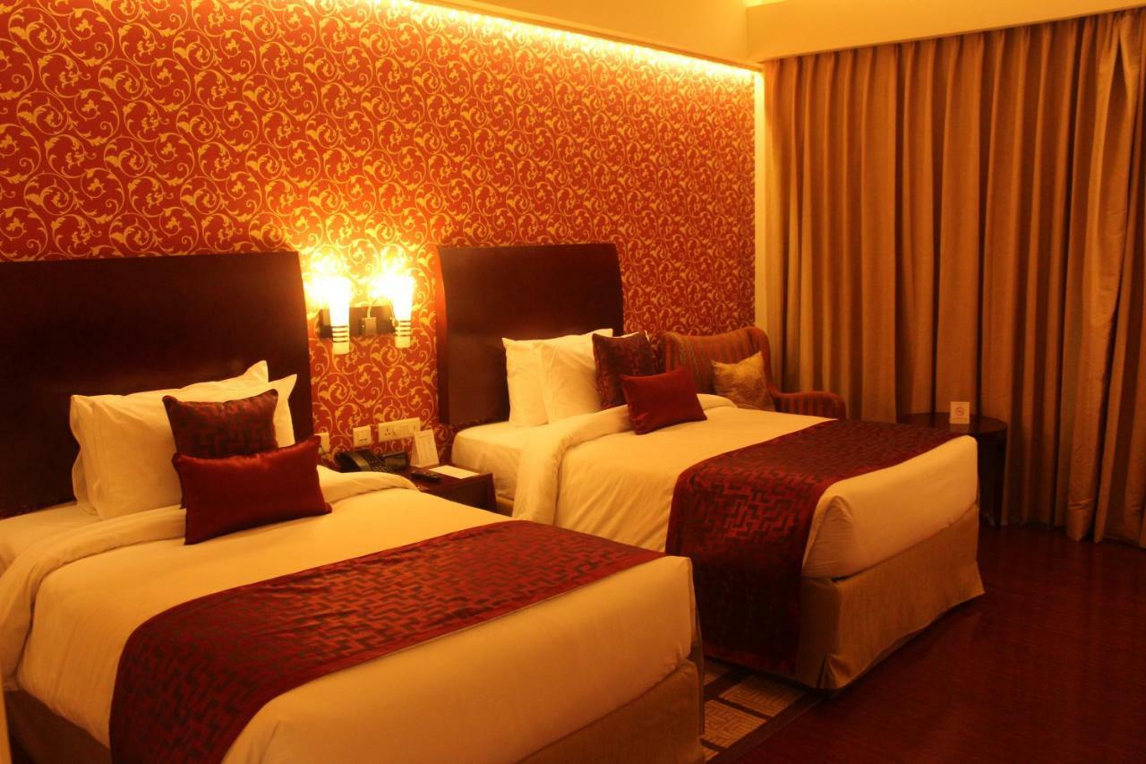 Ramada By Wyndham Jaipur Jaisinghpura Hotel Buitenkant foto