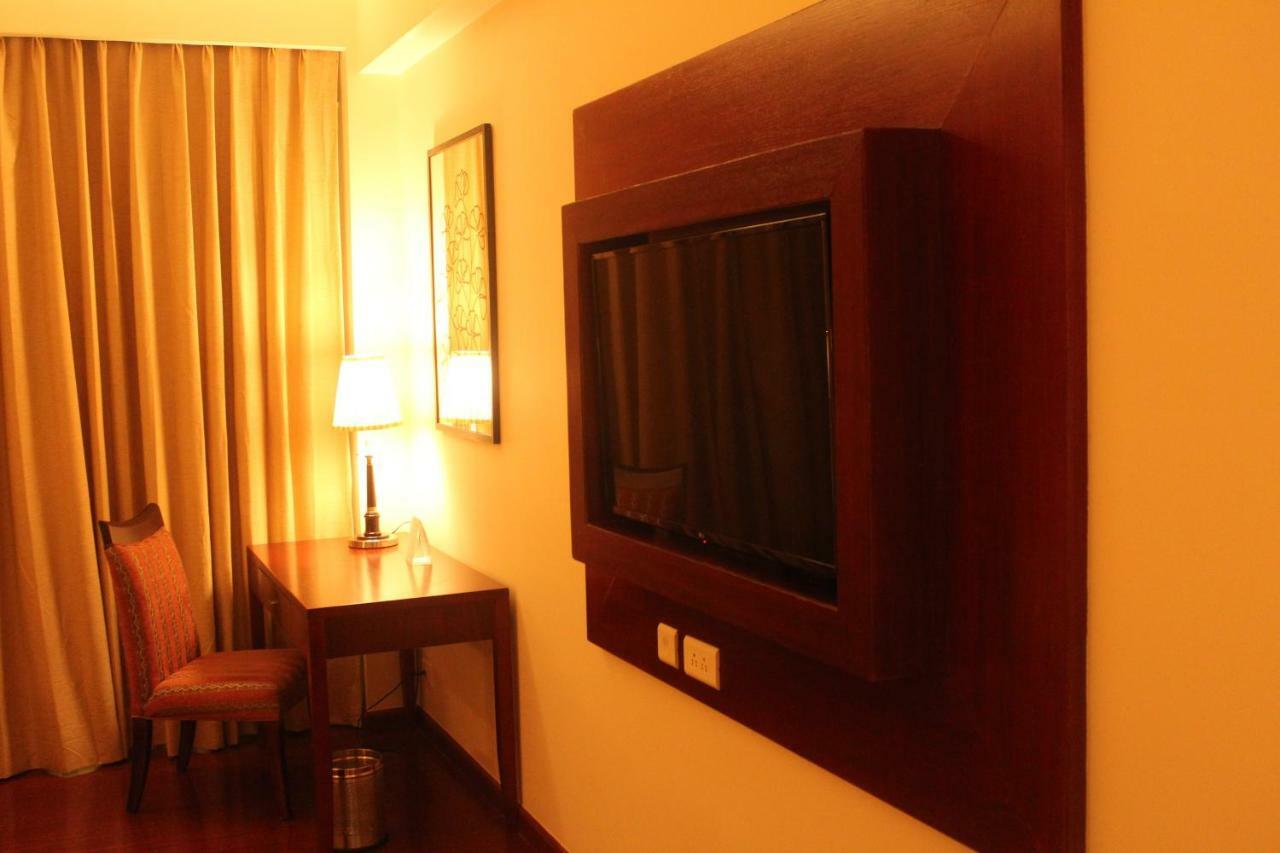 Ramada By Wyndham Jaipur Jaisinghpura Hotel Buitenkant foto