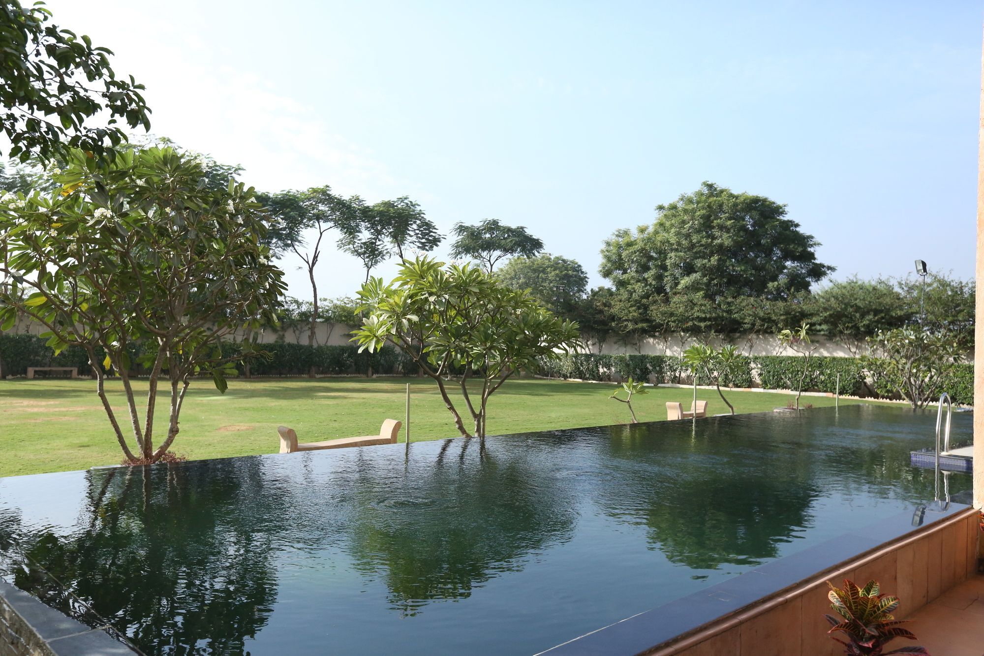 Ramada By Wyndham Jaipur Jaisinghpura Hotel Buitenkant foto