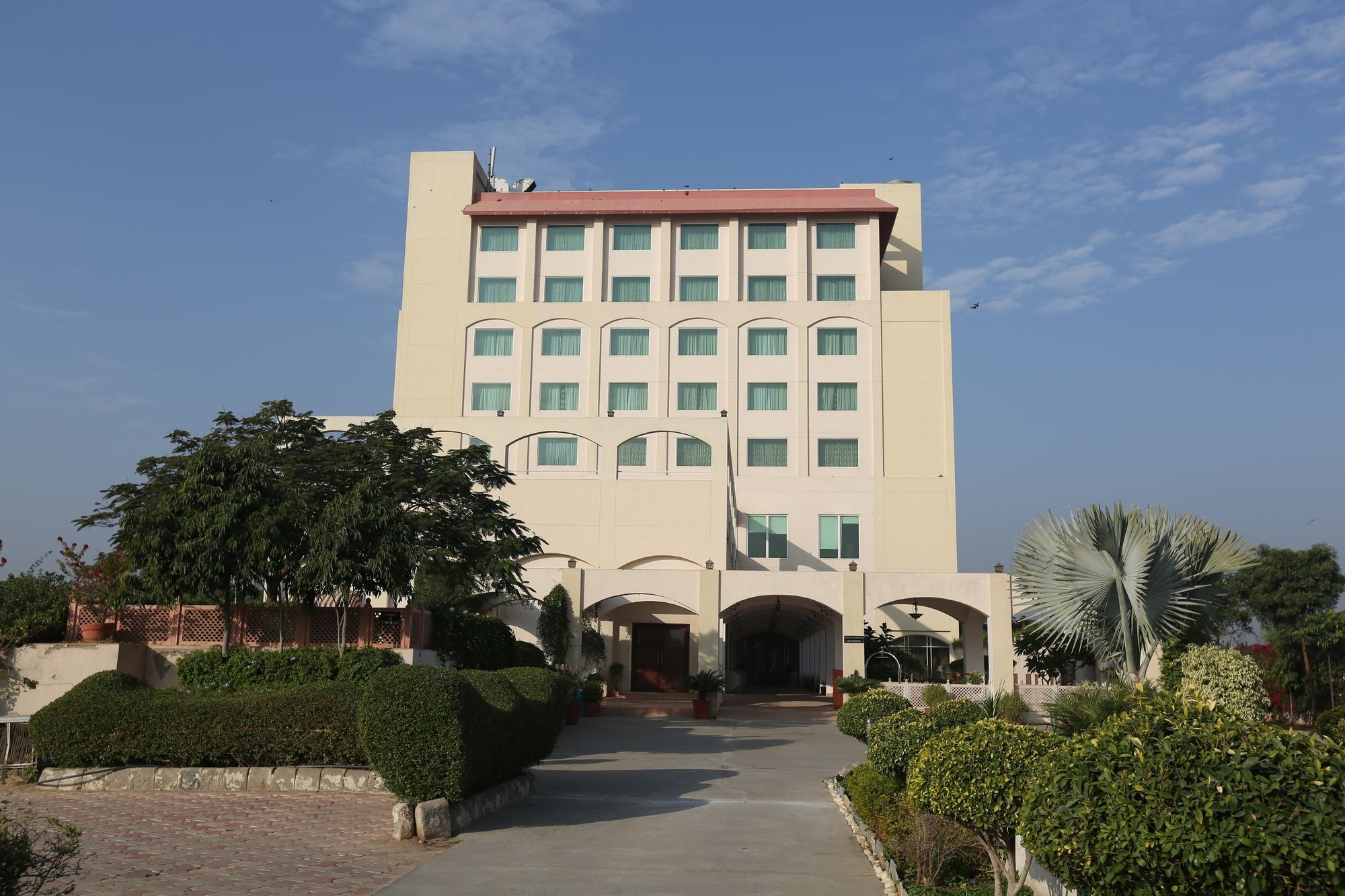 Ramada By Wyndham Jaipur Jaisinghpura Hotel Buitenkant foto