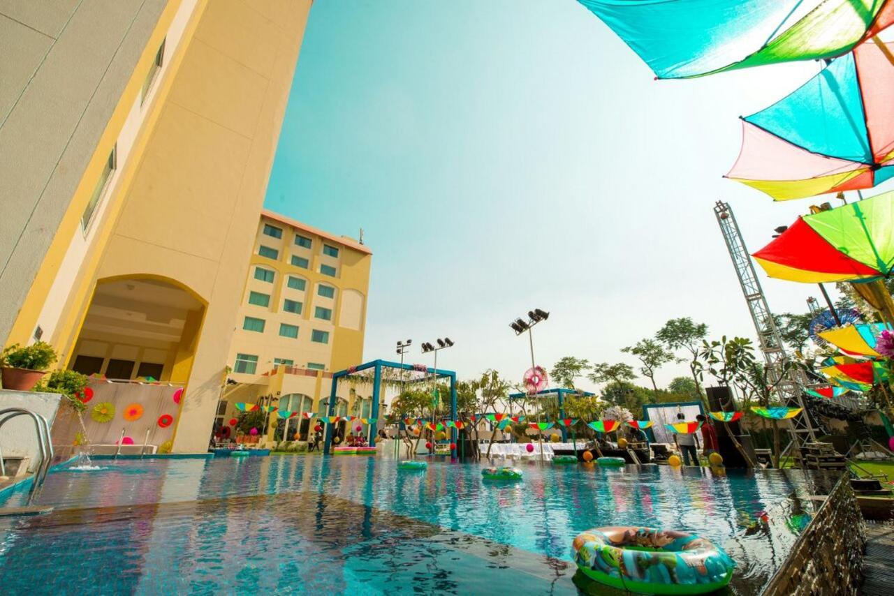 Ramada By Wyndham Jaipur Jaisinghpura Hotel Buitenkant foto